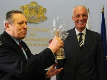 Време е учителят да се почита като попа