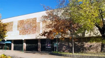 Деца минават "През вековете"