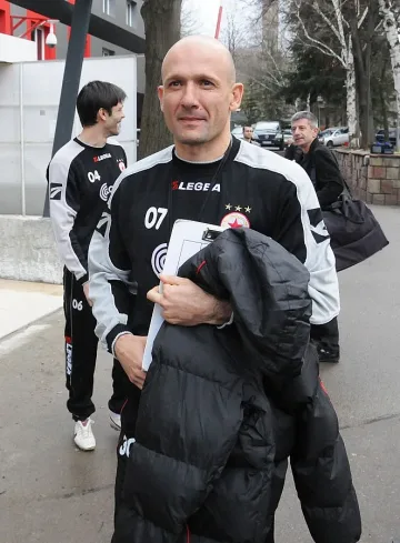 Радуканов пет пъти по-евтин от Стойчо