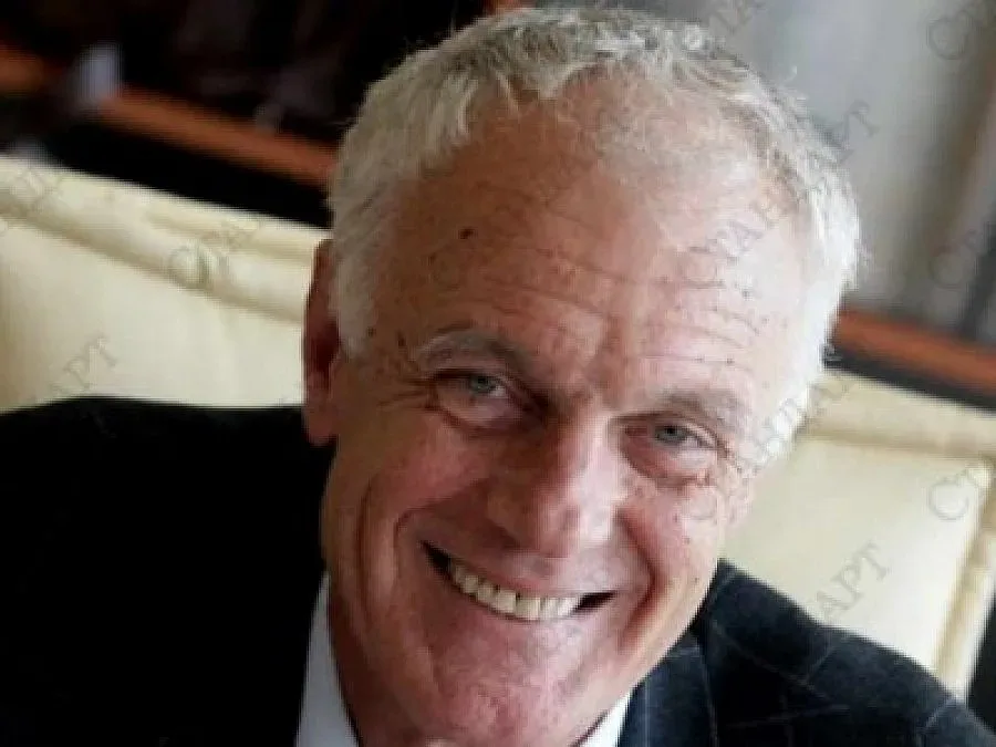 Спец по трусовете оглави образованието