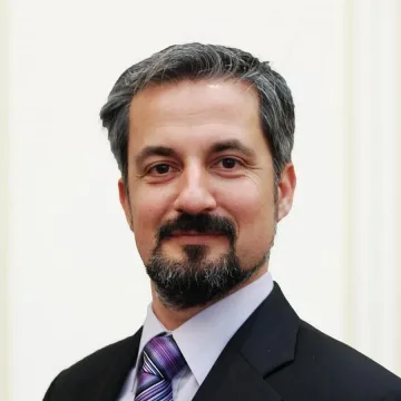 Шефът на е-правителството с диплома от Пекин