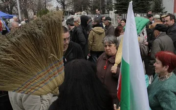 Протестиращи: Опитват се да ни излъжат с премиер от Париж
