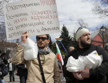 Целят депутатите с памперси и тоалетна хартия (обновена)