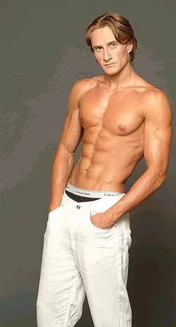 "Мистър България" на свобода срещу 5 бона