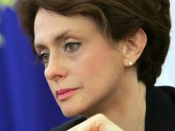 Надежда цака Мартин с листите