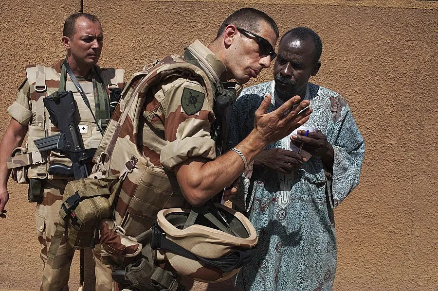 Французи се бият помежду си в Мали