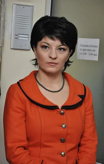 Атанасова атакува парламента