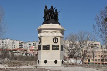 Ученици „осиновяват“ военните паметници   
