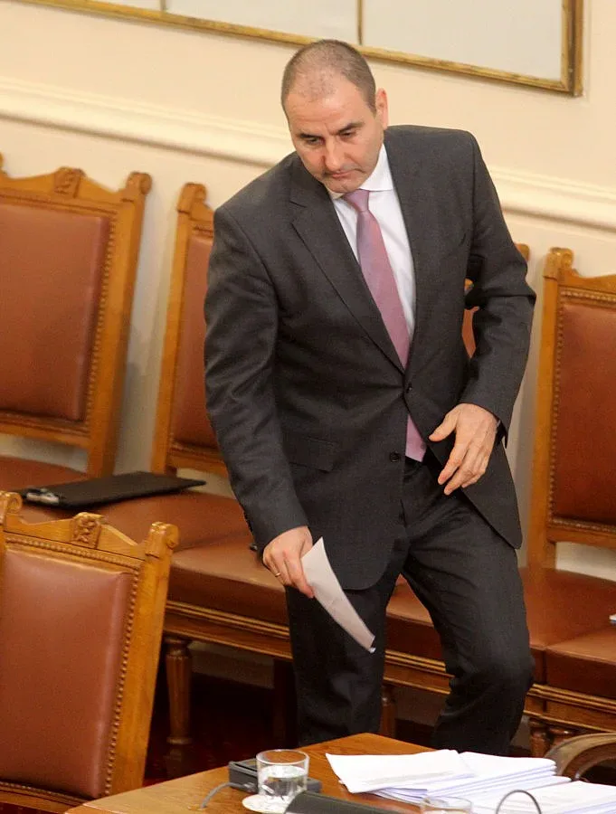 Полицията работи по две версии за Лара