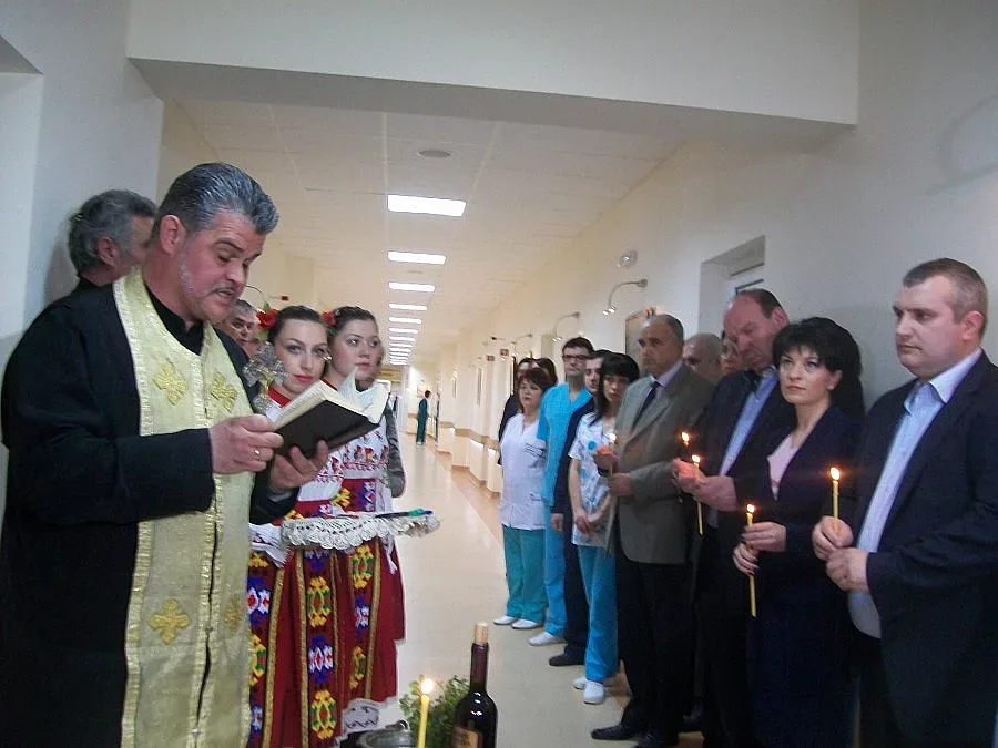 Атанасова се обърка: Поиска прошка от лекарите