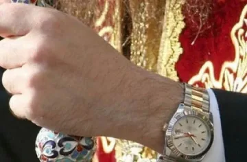 Продават ролекса на дядо Николай