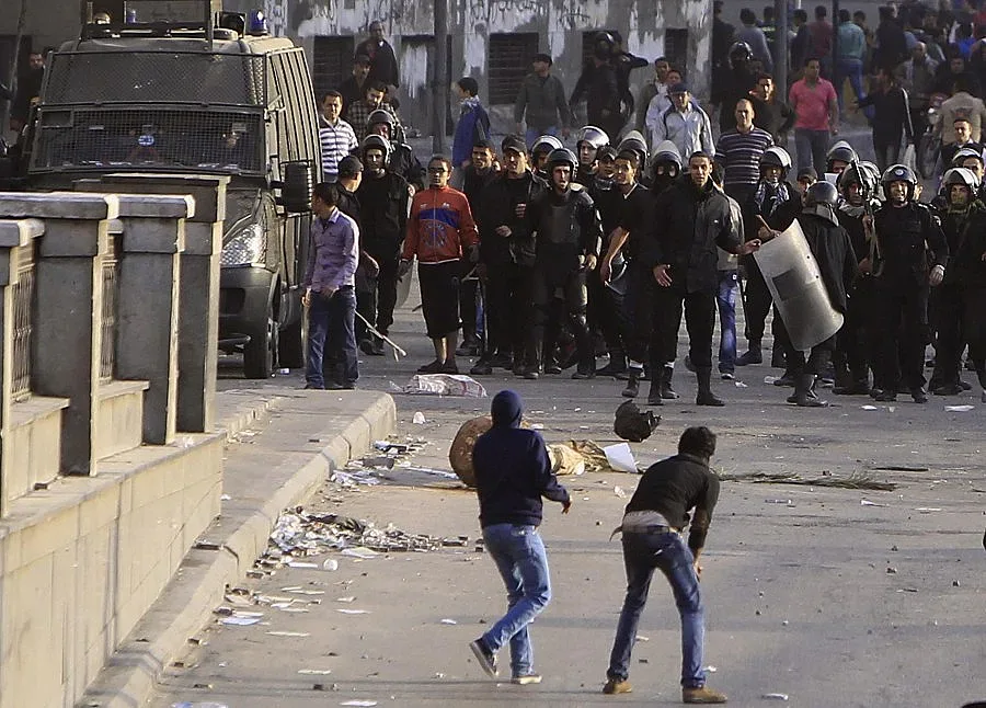 Съд потвърди смъртните присъди на 21 футболни фенове 