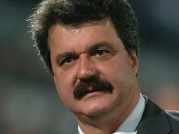 Батков: Хората показаха червен картон на политиците