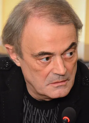 Кирил Йорданов изкушава жени и партии