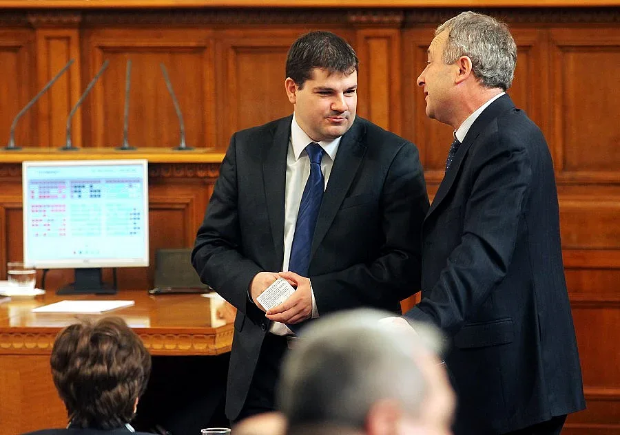 Депутати стават фабриканти