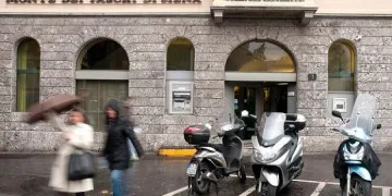 Говорител на банка падна от прозорец