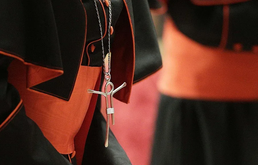 115 кардинали избират папа