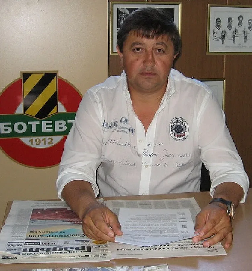 Чужденци пълнят ложата на "Колежа"