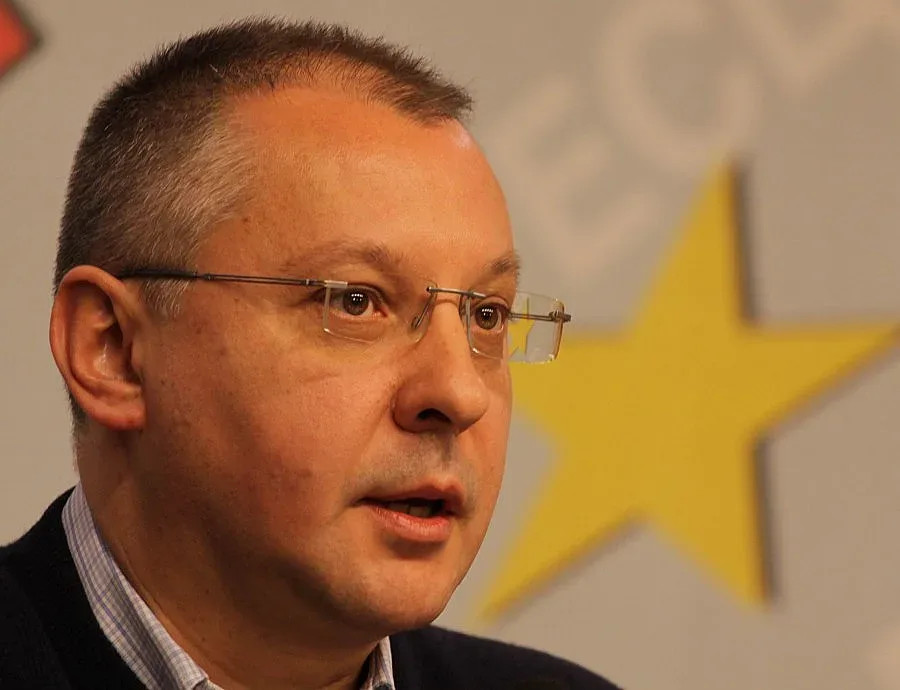 Червените и с резервни листи