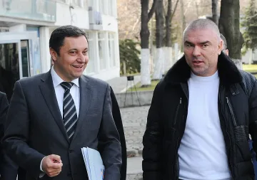 Марешки чисти листата от „стари муцуни”