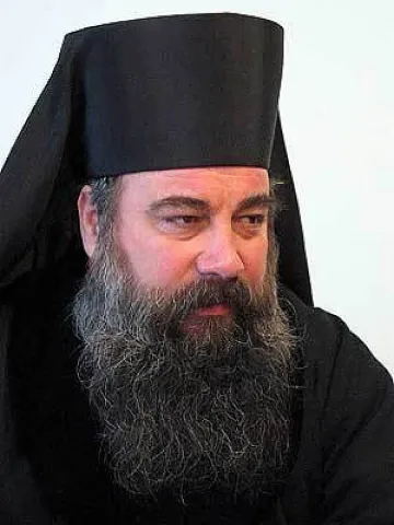Игумен хули медиите, патриархът ги благославя