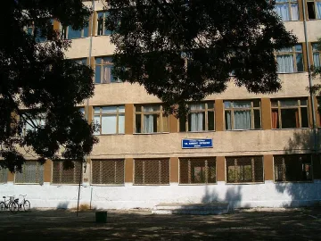 Бил Гейтс дава дипломи от Видин