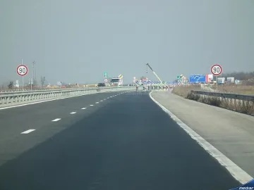Плащат с кредити за "Тракия"