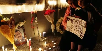 Шон Пен и Оливър Стоун скърбят за Чавес