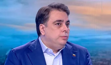 Асен Василев посече здраво президента! Сравни го със знаков френски крал