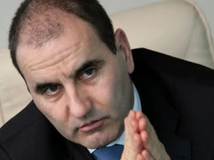 Бандити пируват след оставката на кабинета