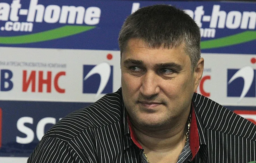 Любо Ганев сменя Нейков