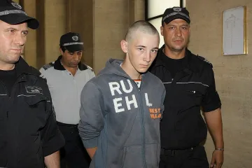 Братята на заклания тийнейджър: Убиецът дойде в училище