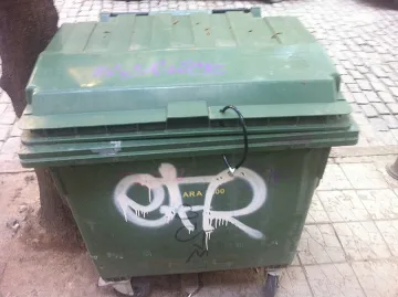 Дупчат кофите за смет, за да не ги крадат