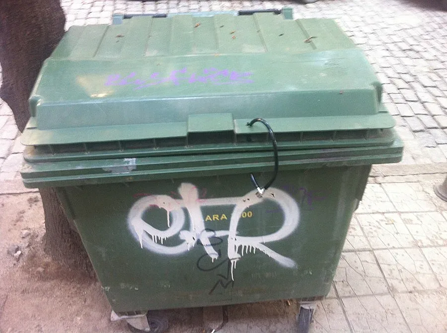 Дупчат кофите за смет, за да не ги крадат