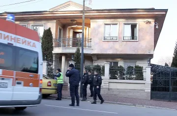 Полиция влезе в дома на отвлечената Лара