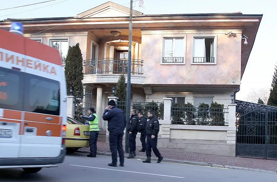 Полиция влезе в дома на отвлечената Лара