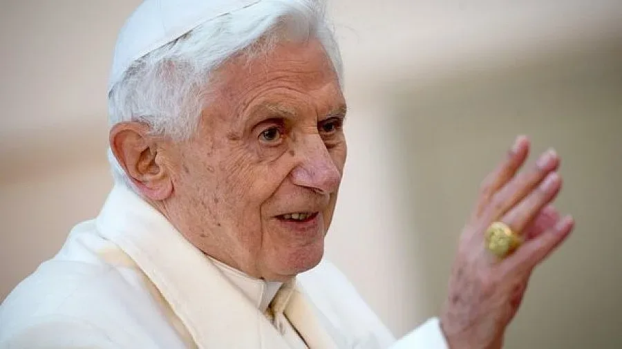 Епископ менте във Ватикана  