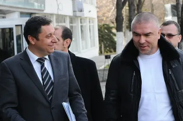 Улицата разведе семейство Адамс 