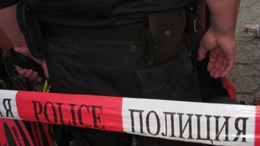 Мъж уби авер в дома му