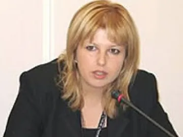 И Капон отваря листи за улицата