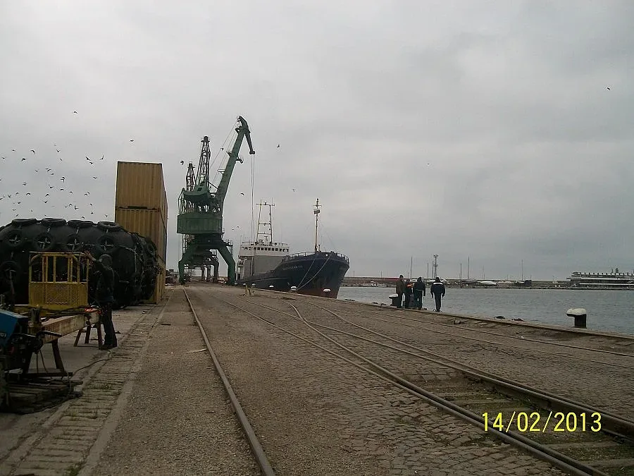 Морски керван със слама за Турция