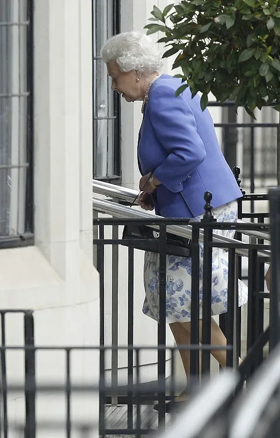 Кралица Елизабет Втора е приета в болница