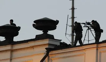 Снайперисти пазят държавниците