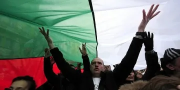 Над 70 българи излязоха пред посолството в Мадрид