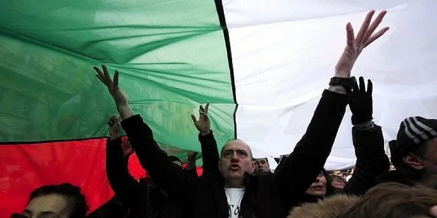 Над 70 българи излязоха пред посолството в Мадрид