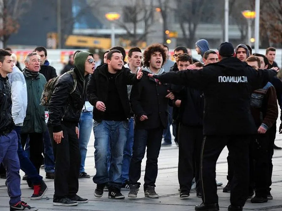 Погроми и кръв клатят Македония