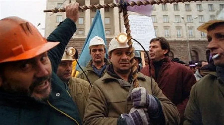 И миньорите идват на жълтите павета