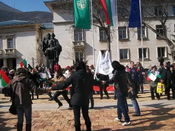 Зоват за партия на безпартийните