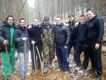 Пенсионери смениха стар водопровод