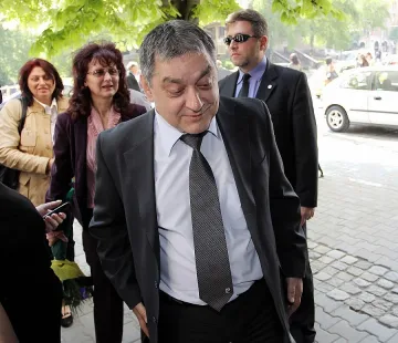 Лекарите искат открита среща с касата   